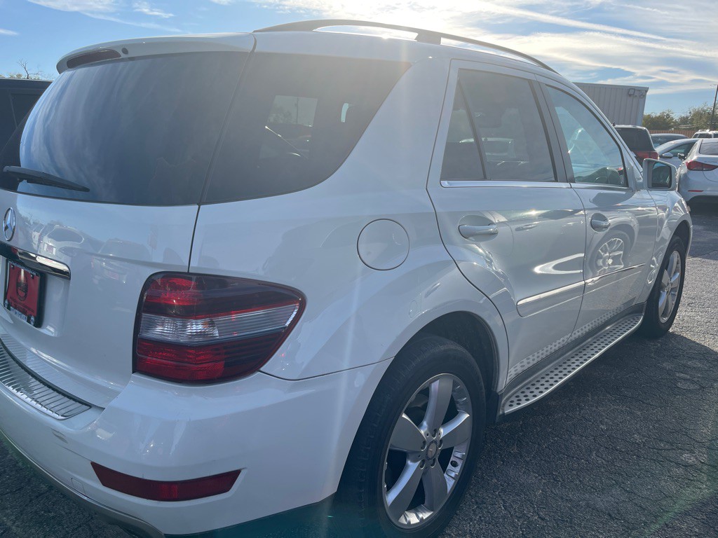 2011 Mercedes-Benz M-Class Image 3