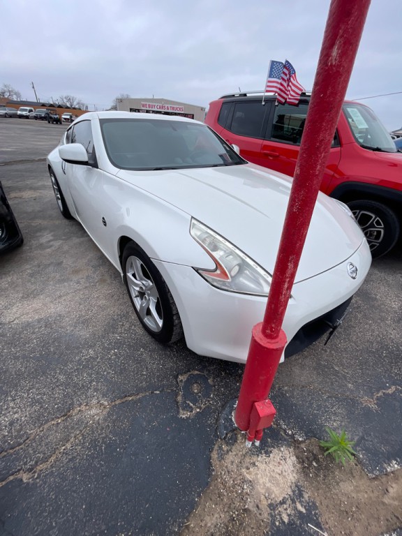 2012 Nissan 370Z Image 2