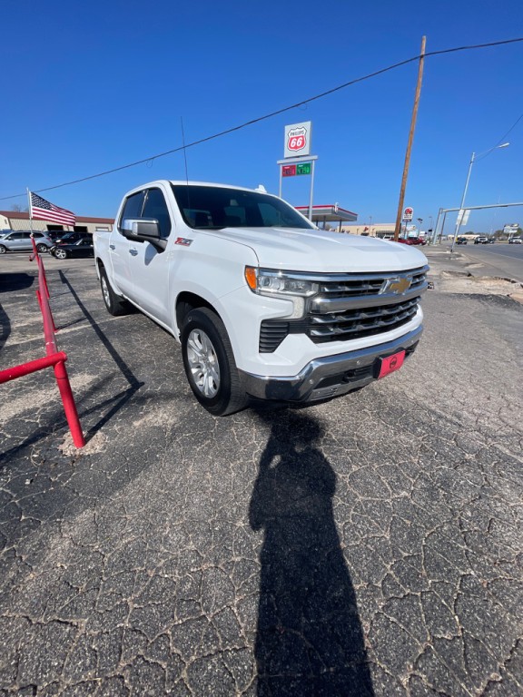 2022 Chevrolet Silverado 1500 Image 2