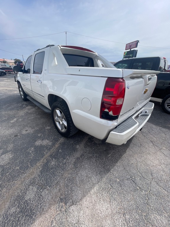 2012 Chevrolet Avalanche Image 4