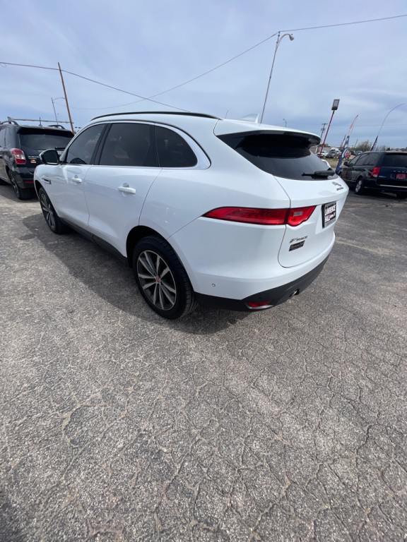 2019 Jaguar F-PACE Image 10