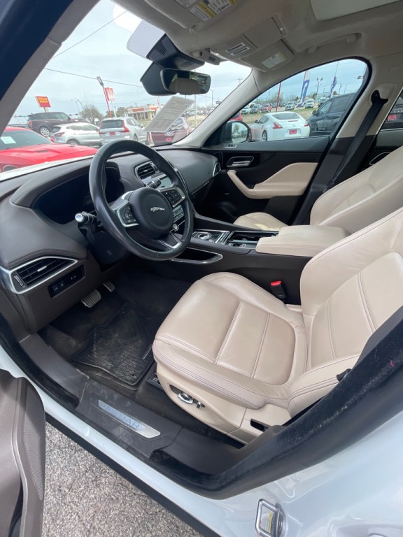 2019 Jaguar F-PACE Image 11