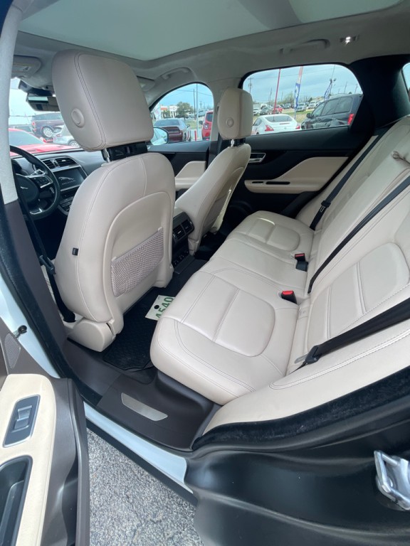 2019 Jaguar F-PACE Image 12