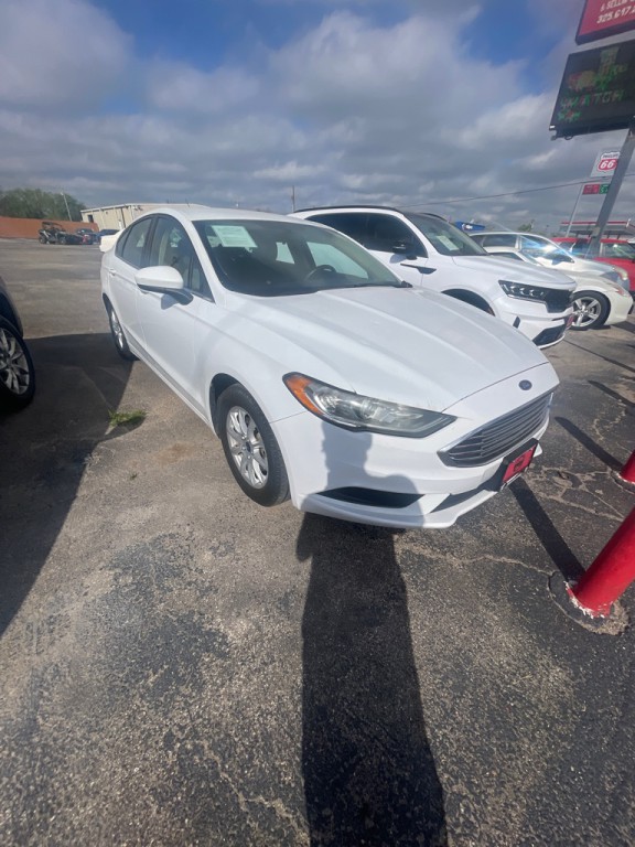 2017 Ford Fusion Image 2