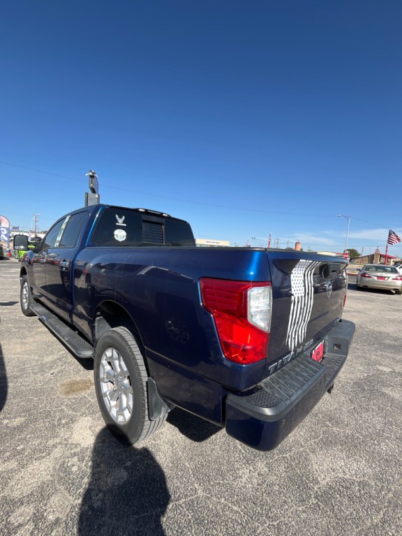 2018 Nissan Titan Image 2