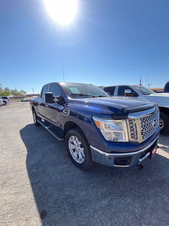 2018 Nissan Titan Image 5