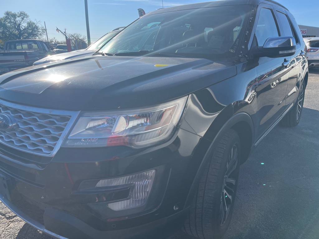 2016 Ford Explorer Image 1