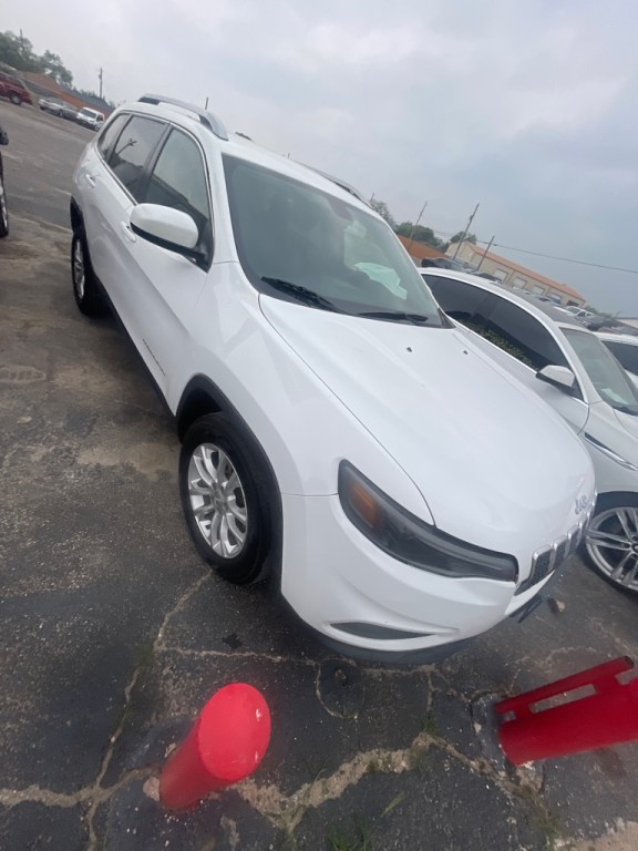 2019 Jeep Cherokee Image 2