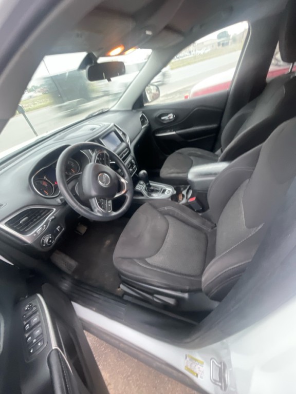 2019 Jeep Cherokee Image 5
