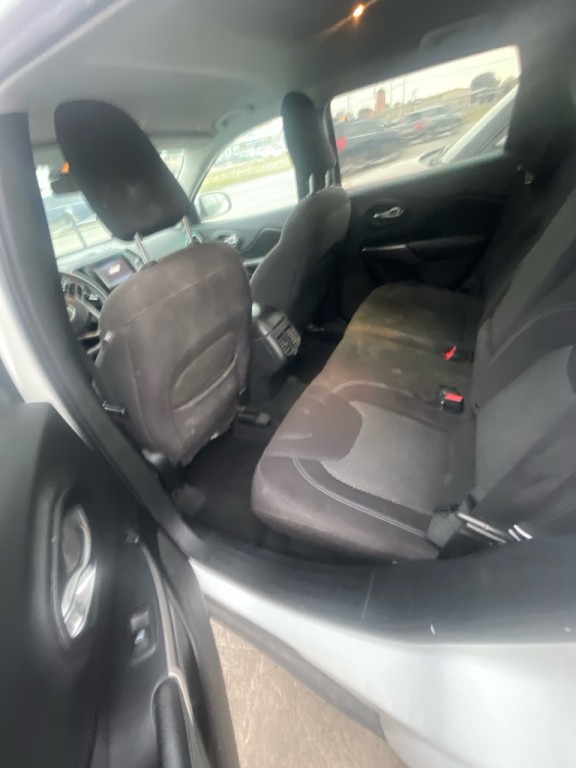 2019 Jeep Cherokee Image 6