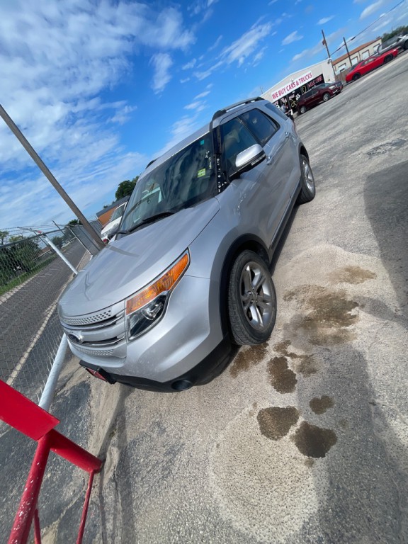 2015 Ford Explorer Image 1
