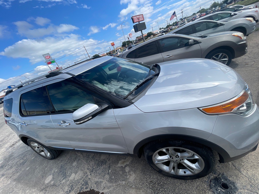 2015 Ford Explorer Image 2