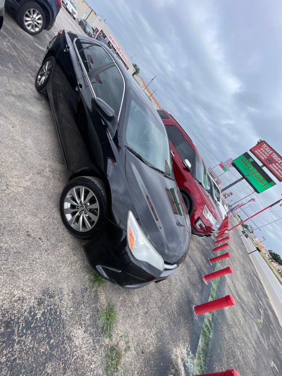 2016 Toyota Camry Image 2