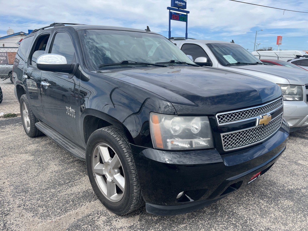 2013 Chevrolet Tahoe Image 2