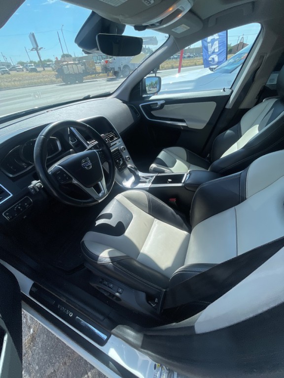 2017 Volvo XC60 Image 5