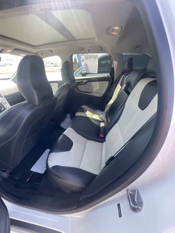2017 Volvo XC60 Image 6