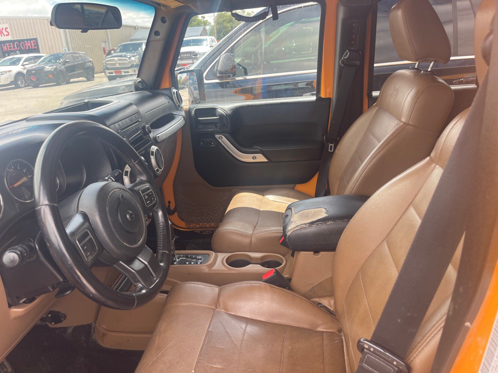 2012 Jeep Wrangler Unlimited Image 2