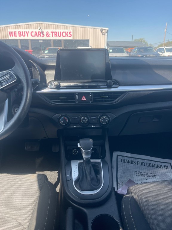 2023 Kia Forte Image 4