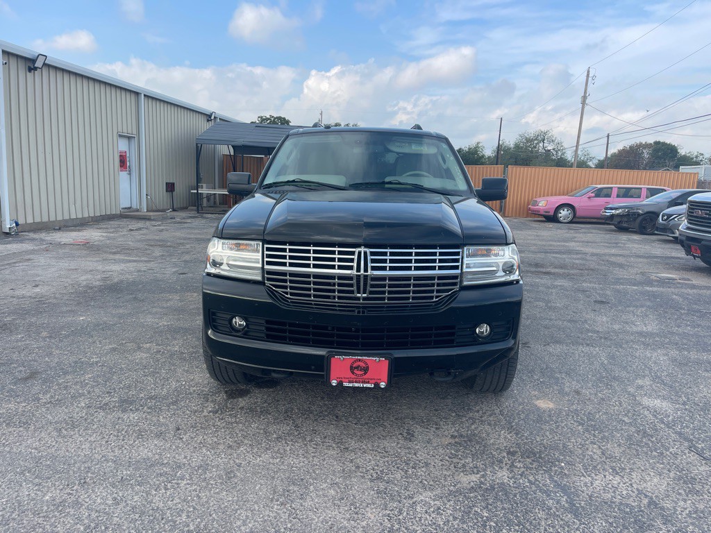 2013 Lincoln Navigator Image 2