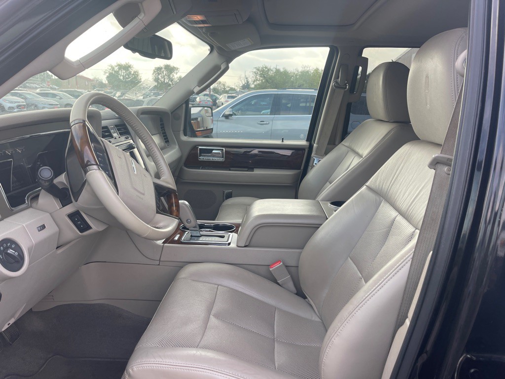 2013 Lincoln Navigator Image 3