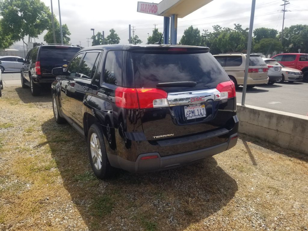 2011 GMC Terrain Image 2