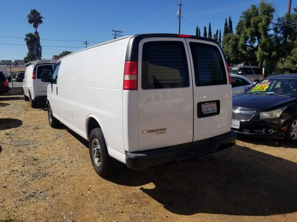 2016 Chevrolet Express Image 2