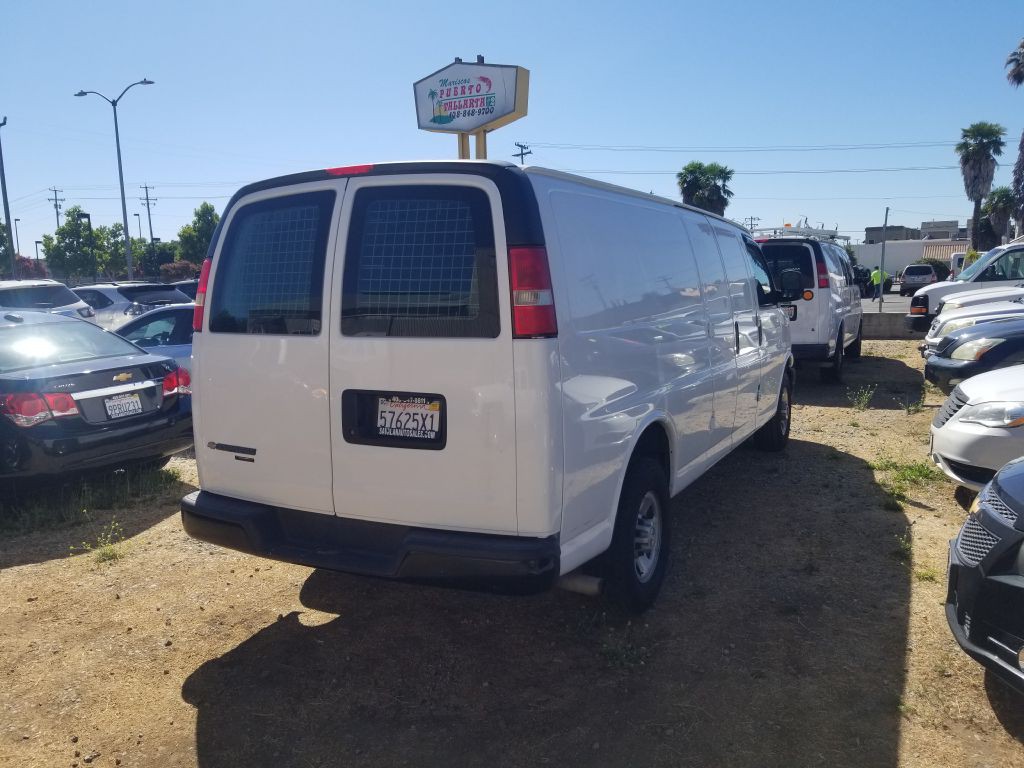 2016 Chevrolet Express Image 3