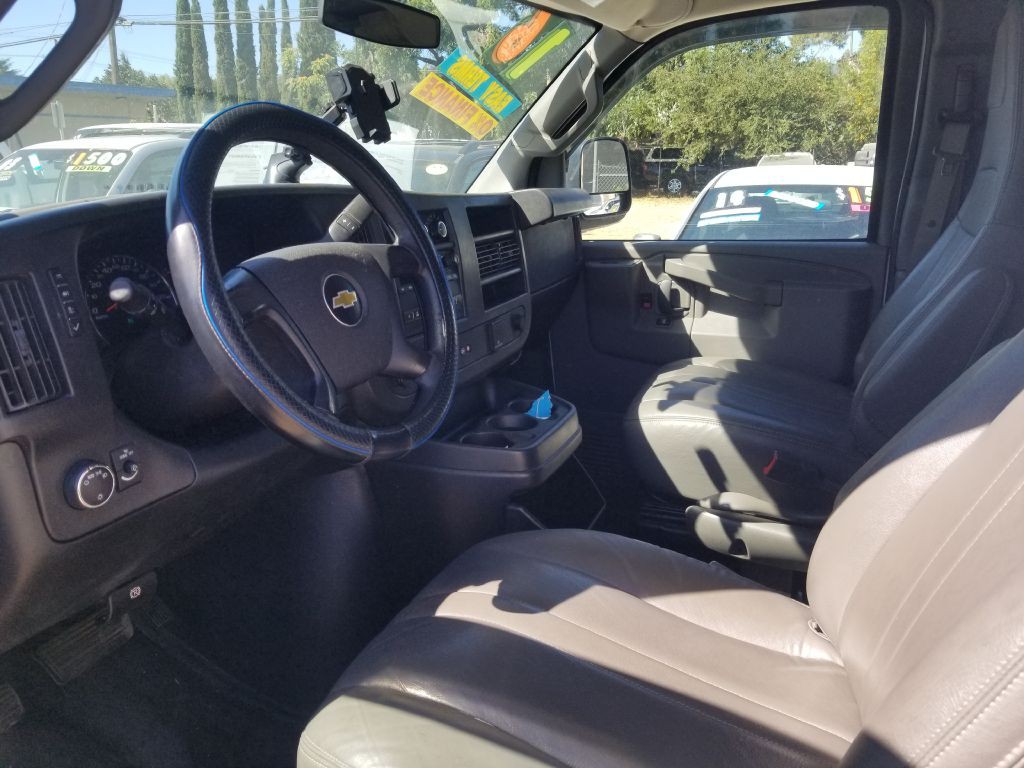 2016 Chevrolet Express Image 5
