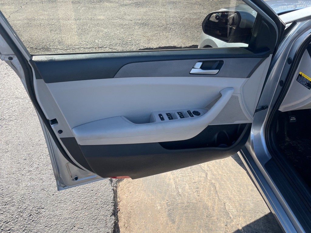 2017 Hyundai Sonata Image 9