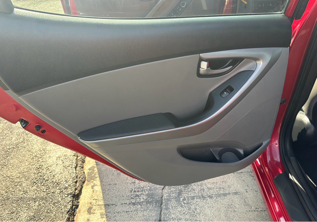 2015 Hyundai Elantra Image 13