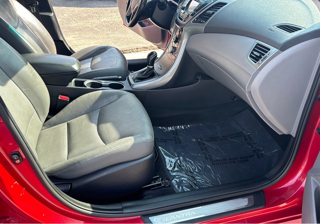 2015 Hyundai Elantra Image 16