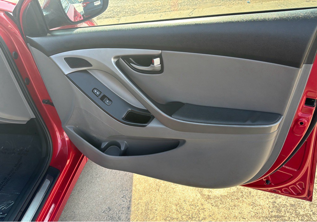 2015 Hyundai Elantra Image 17