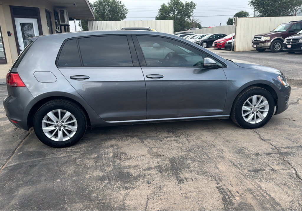 2017 Volkswagen Golf Image 8