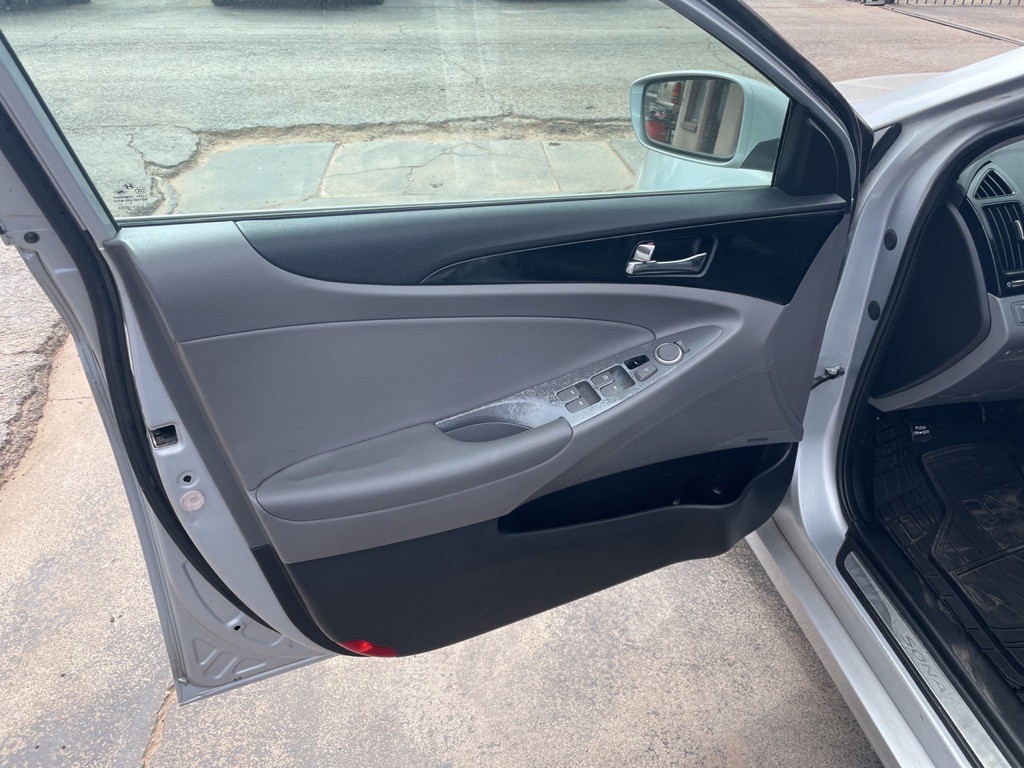 2011 Hyundai Sonata Image 10