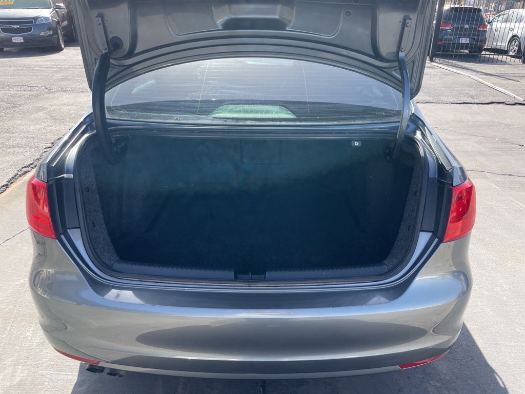 2012 Volkswagen Jetta Image 16