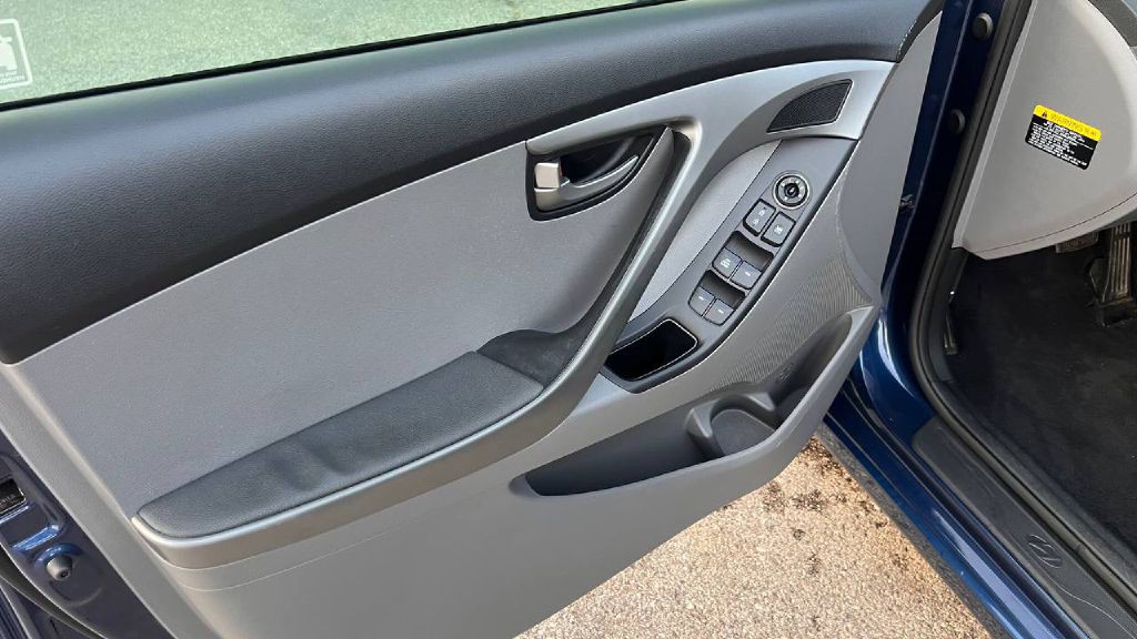 2015 Hyundai Elantra Image 9
