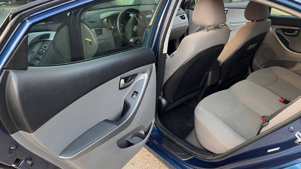 2015 Hyundai Elantra Image 12
