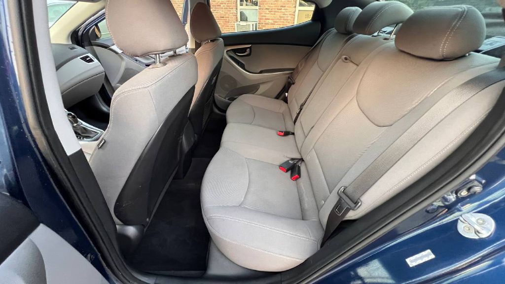 2015 Hyundai Elantra Image 13
