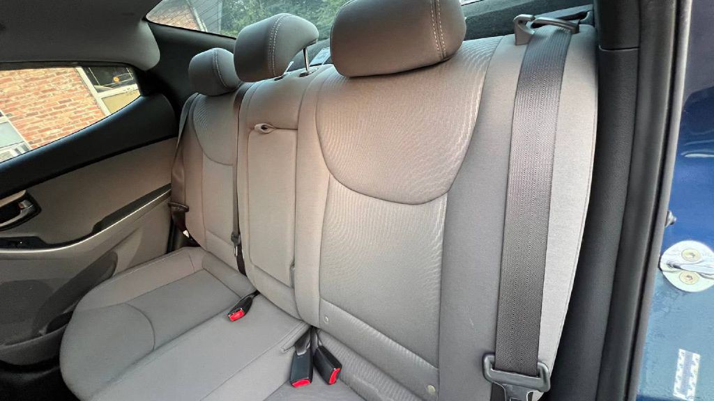 2015 Hyundai Elantra Image 14