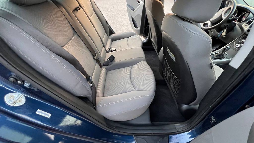 2015 Hyundai Elantra Image 16