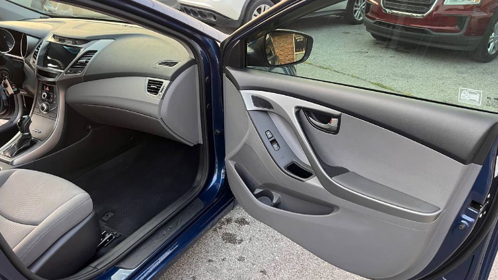 2015 Hyundai Elantra Image 17