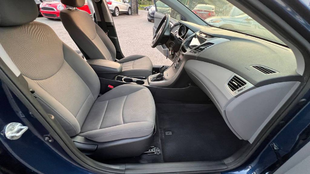 2015 Hyundai Elantra Image 18