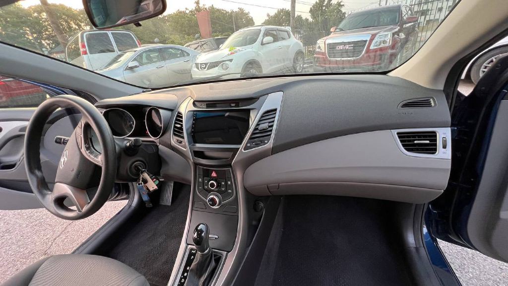 2015 Hyundai Elantra Image 19