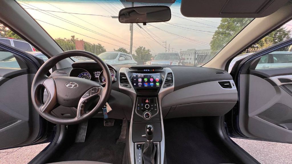2015 Hyundai Elantra Image 20