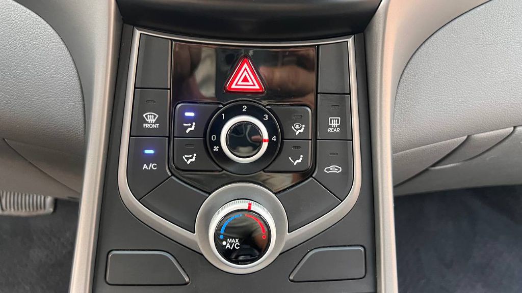 2015 Hyundai Elantra Image 23