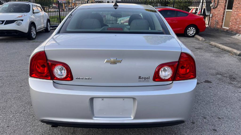 2012 Chevrolet Malibu Image 8