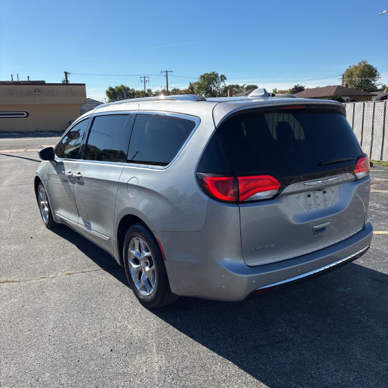 2018 Chrysler Pacifica Image 3