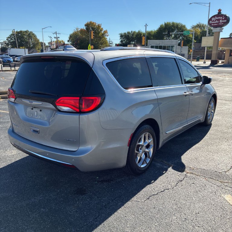 2018 Chrysler Pacifica Image 5