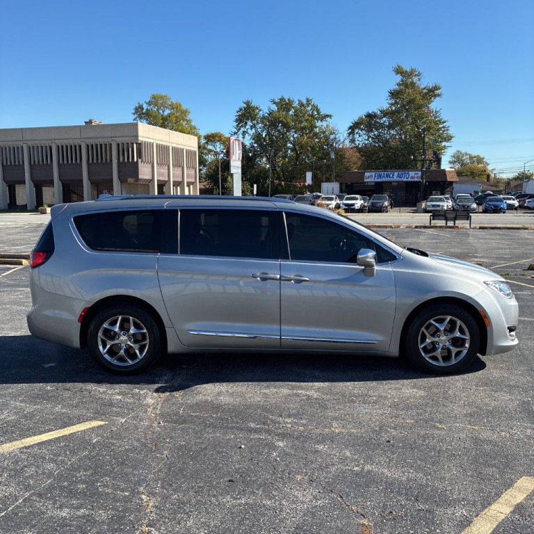 2018 Chrysler Pacifica Image 6