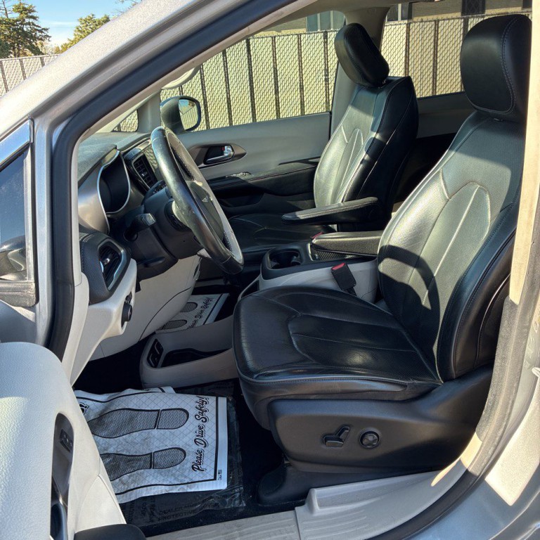 2018 Chrysler Pacifica Image 11